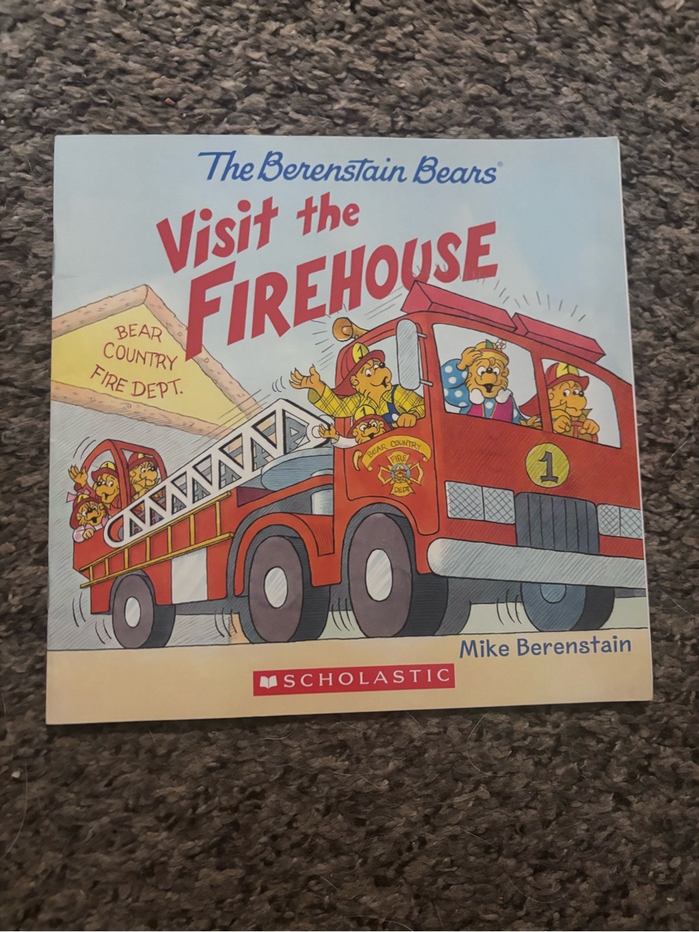 Scholastic The Berenstain Bears Visit the Firehouse - Red and Yellow Fire Truck